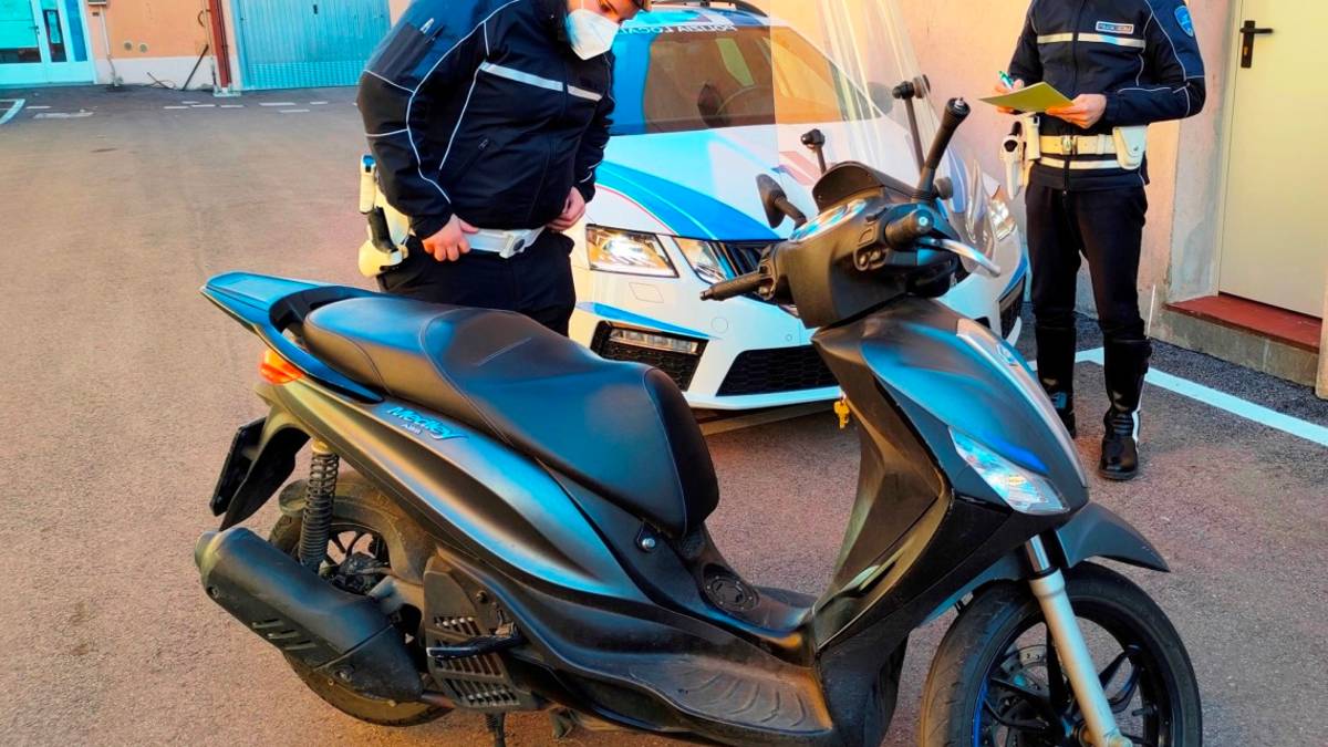 Castel San Pietro, viaggiano in tre su una moto rubata: minorenni nei guai