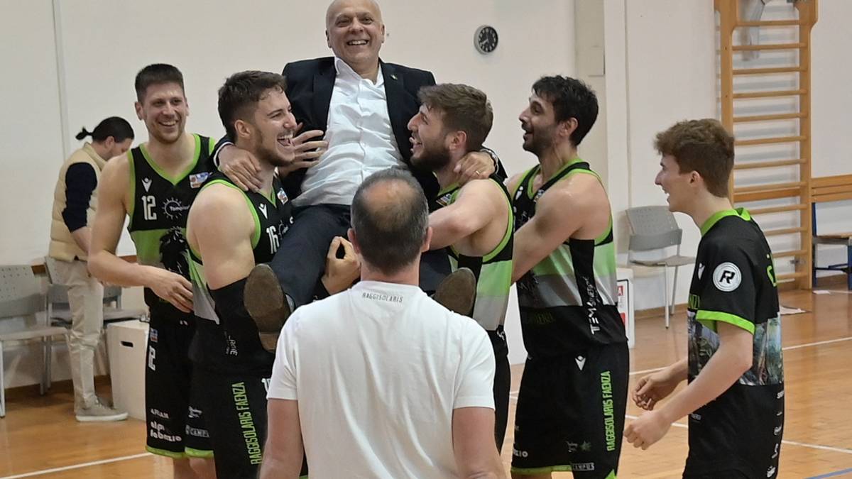 Basket B, i Raggisolaris rinnovano il contratto a coach Garelli