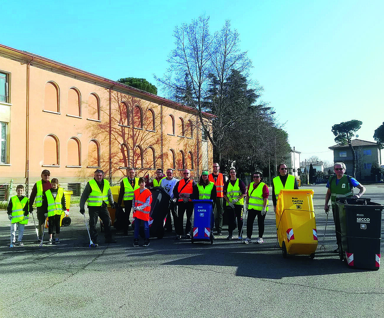 Forlì, contro i rifiuti abbandonati tornano in azione i gilet gialli