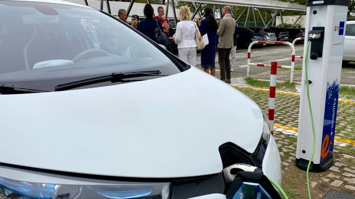 A Cesena 120 colonnine di ricarica elettrica: sabato dimostrazione all'ippodromo