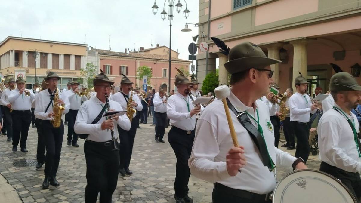 Savignano, festa grande con la fanfara di Palmanova degli Alpini