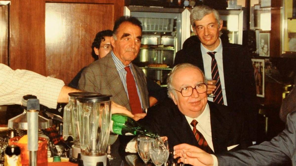 Oddo Biasini in una foto degli anni 80 che lo ritrae a Cesena con l’allora Presidente del Consiglio Giovanni Spadolini