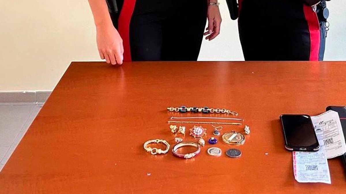 Faenza, il finto Carabiniere entra in casa per truffare un anziano: l’irruzione e l’arresto VIDEO
