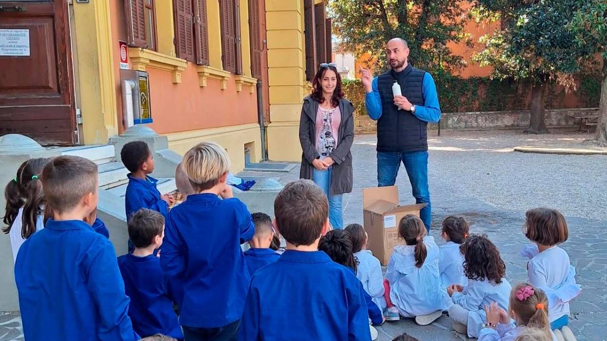 Meldola, borracce in alluminio ai remigini della scuola “De Amicis” per un anno scolastico plastic-free