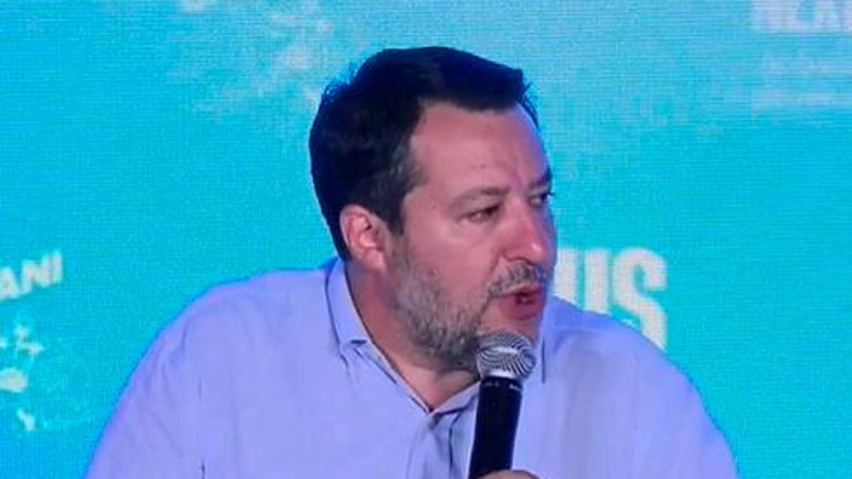 Rimini, Salvini al Meeting: “L’Italia non sarà mai il campo profughi in Europa”
