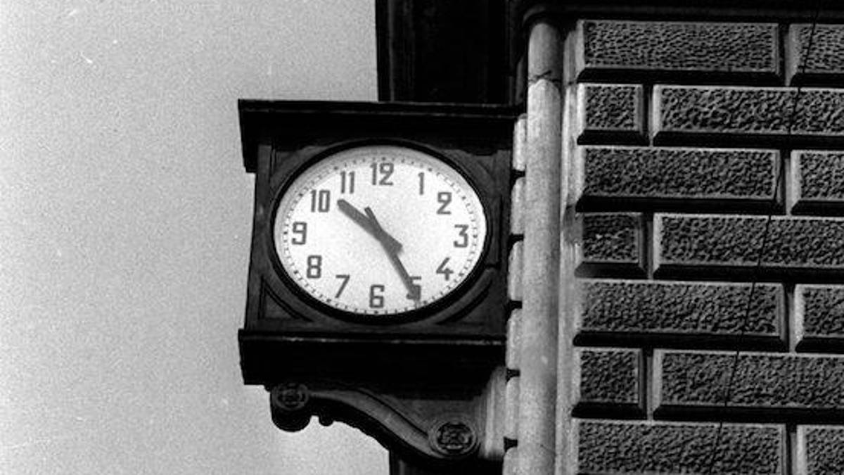 L’orologio fermo alle 10.25, orario dell’attentato