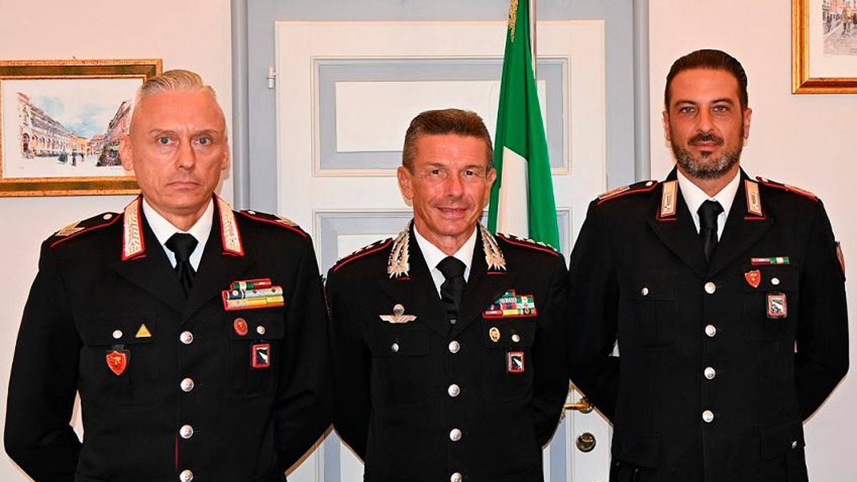 Cesenatico, salvarono in extremis una donna che voleva buttarsi dal balcone: premiati due Carabinieri