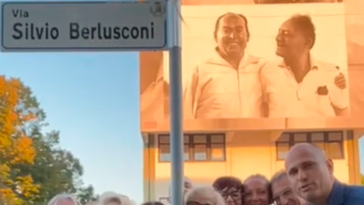 Bellaria, gli auguri a Berlusconi dalla prima via a lui dedicata VIDEO