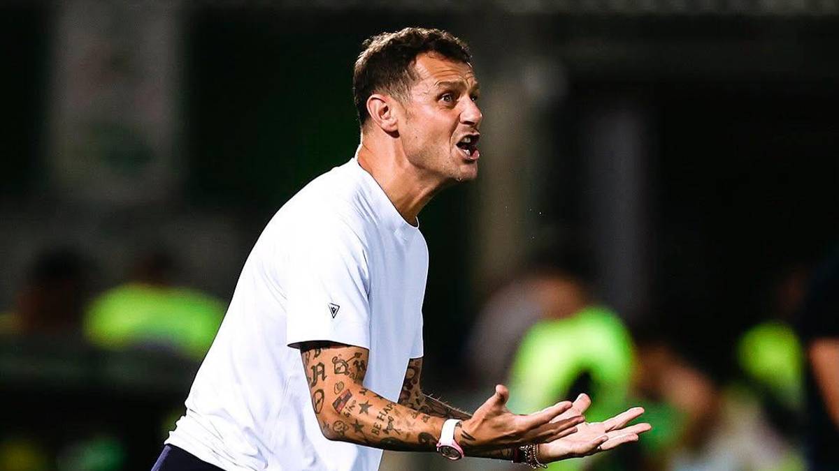 Alino Diamanti è già nella storia del Cesena: in Serie B mai prima d’ora un tecnico al debutto era rimasto imbattuto nelle prime 5 giornate (Zanotti)