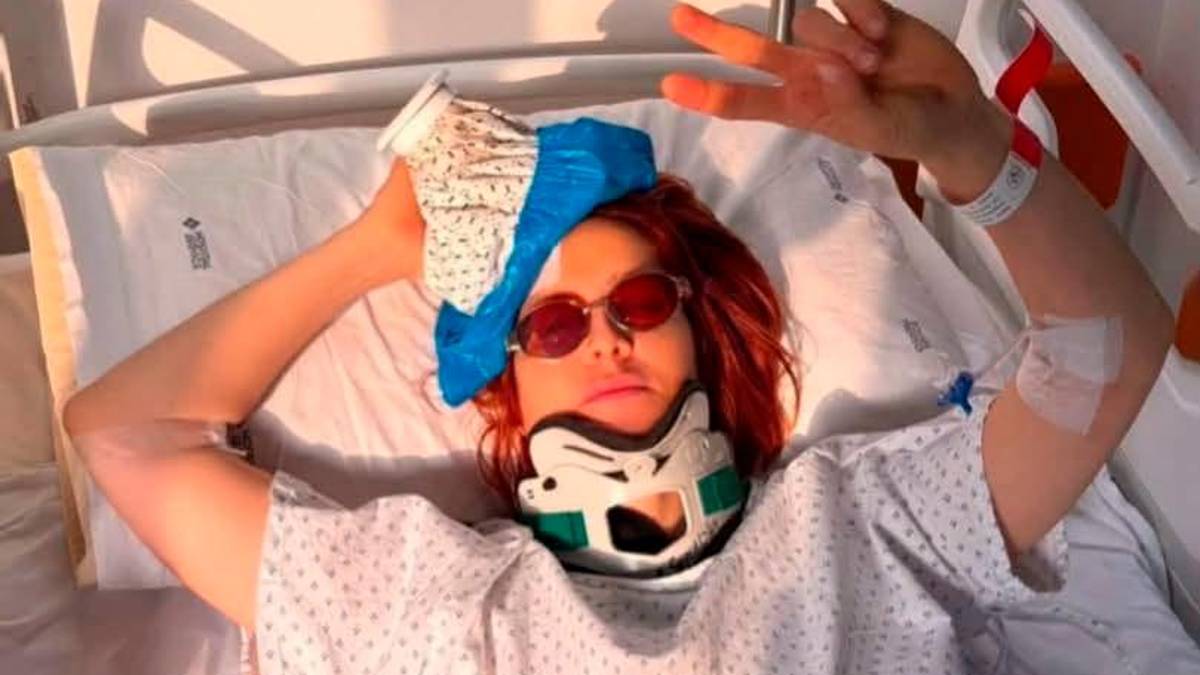 Noemi dopo la caduta dal palco avvenuta durante il live di San Salvo Marina