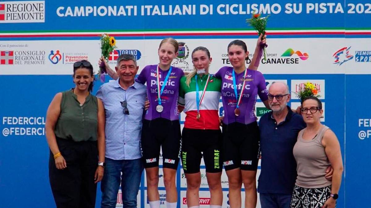 Al centro Jolanda Sambi in maglia tricolore: la 16enne ravennate ha riportato una frattura alla clavicola e un forte trauma alla mandibola destra