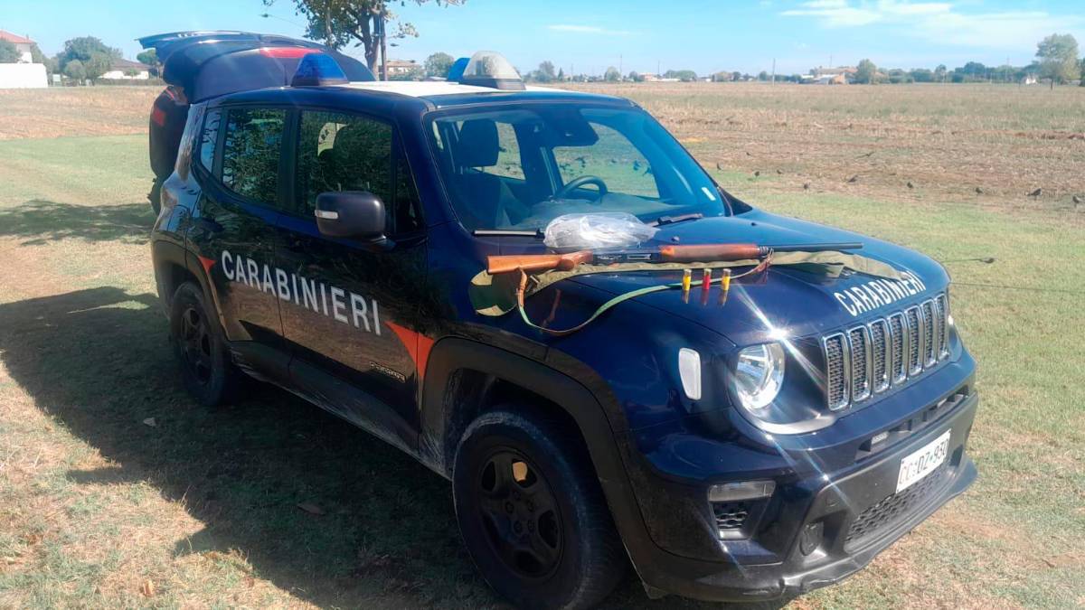 Denunciato anche il proprietario del fucile per omessa custodia