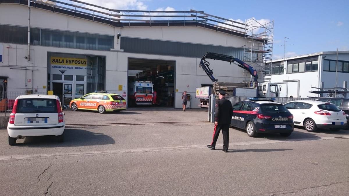 Tragedia sul lavoro a Lugo. Crolla lucernaio, muore 38enne di Rimini