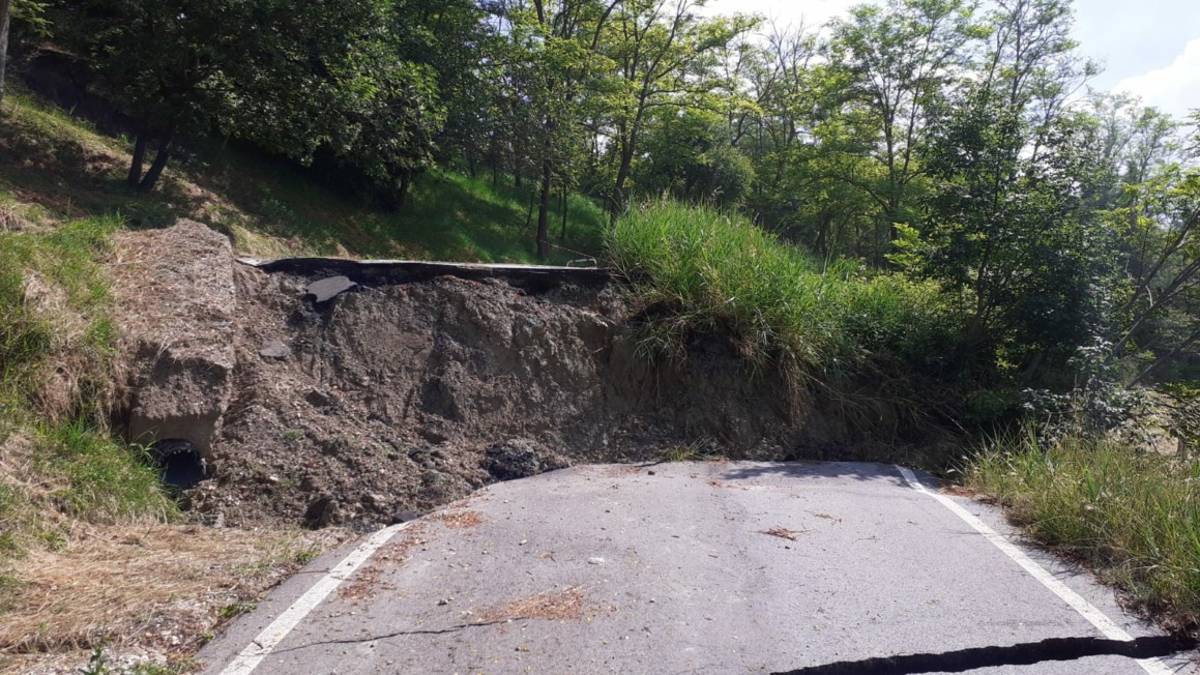 Cesena, oltre frane da sistemare: dal 24 luglio senso unico alternato da via Roversano a via Santa Lucia
