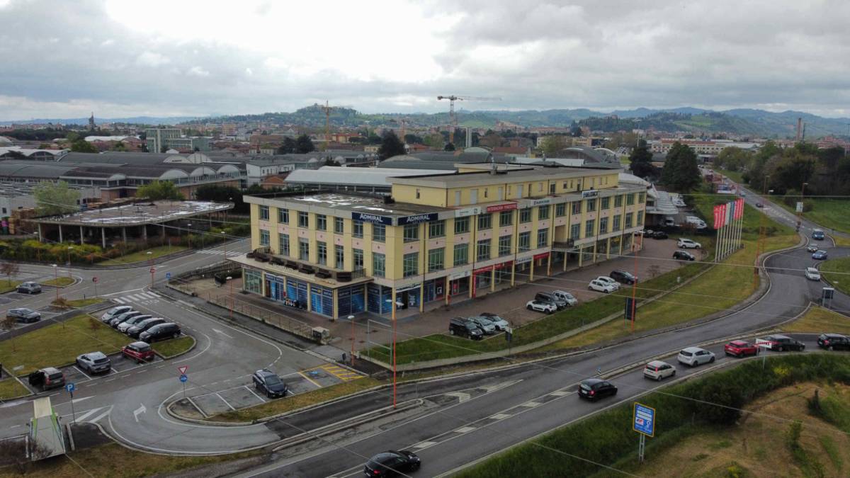 Cesena, per i giudici dopo 9 anni quel piano in più è un abuso edilizio: ma forse non verrà demolito