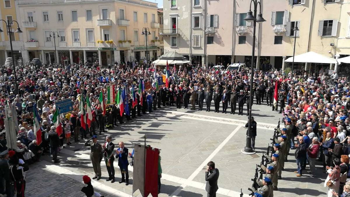 Liberazione, una folla in piazza a Rimini. I video e le foto