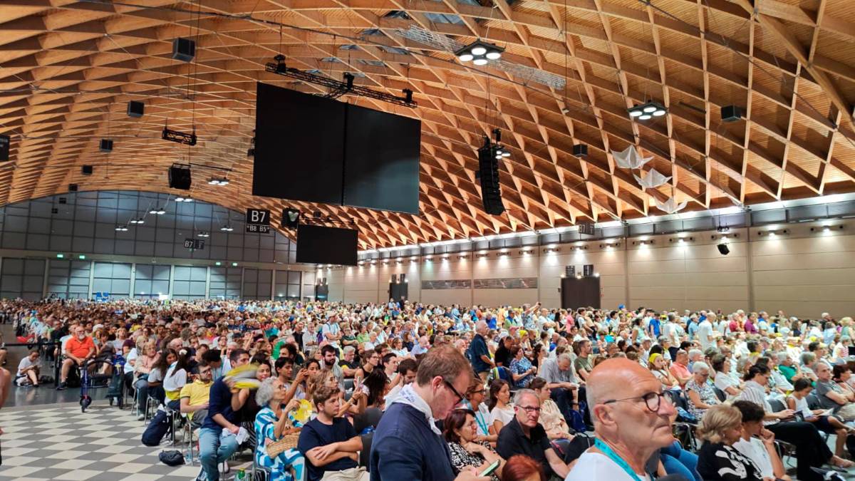 I 10mila dell’auditorium in attesa del Pontefice