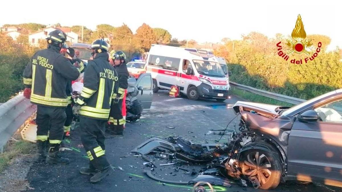 Cesenatico, scontro frontale tra due auto