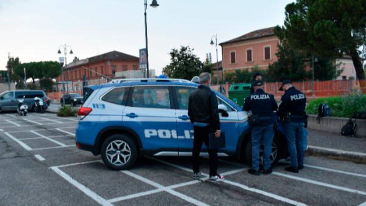 Cesena, “cosa ci fai dentro la nostra auto”? Marito e moglie scoprono il ladro e lo fanno arrestare