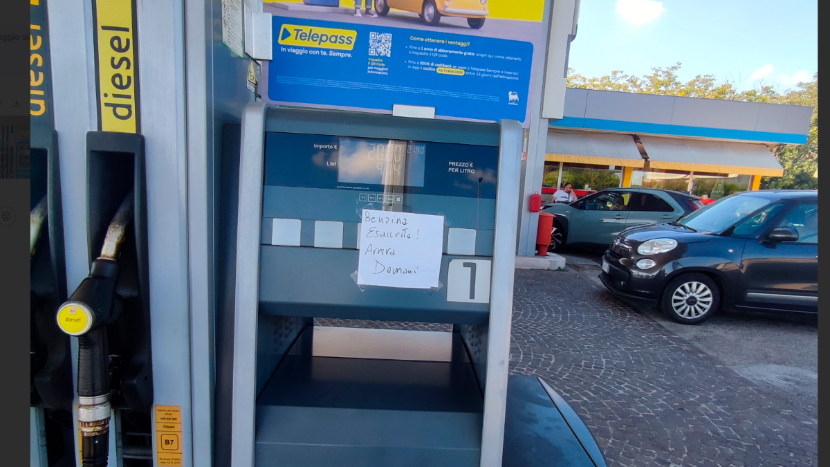 Il distributore Eni in via Romea a Cesena