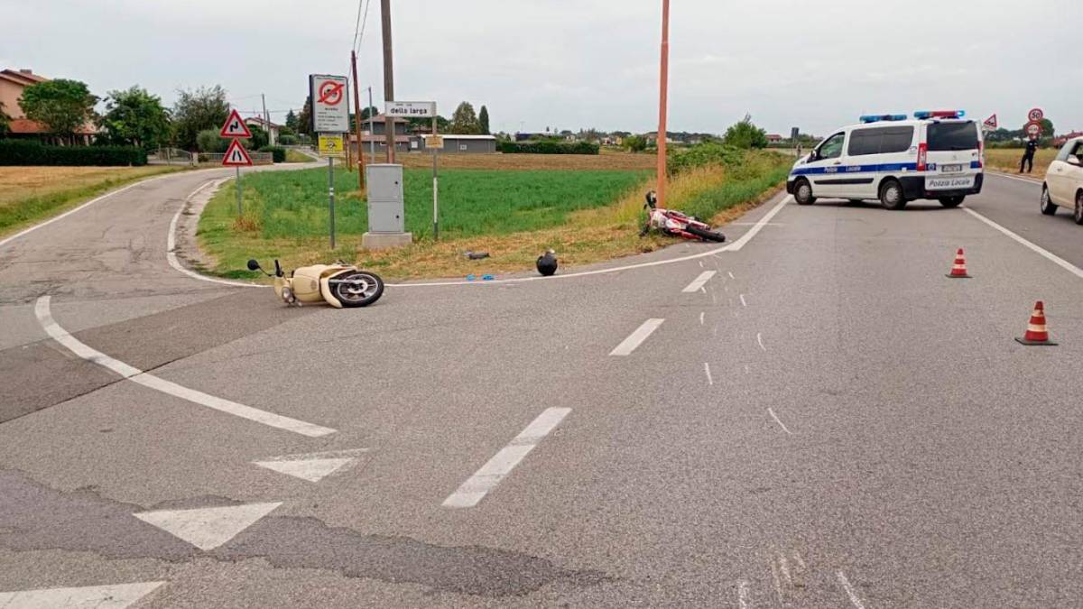 I rilievi della Polizia locale nel luogo dell’incidente