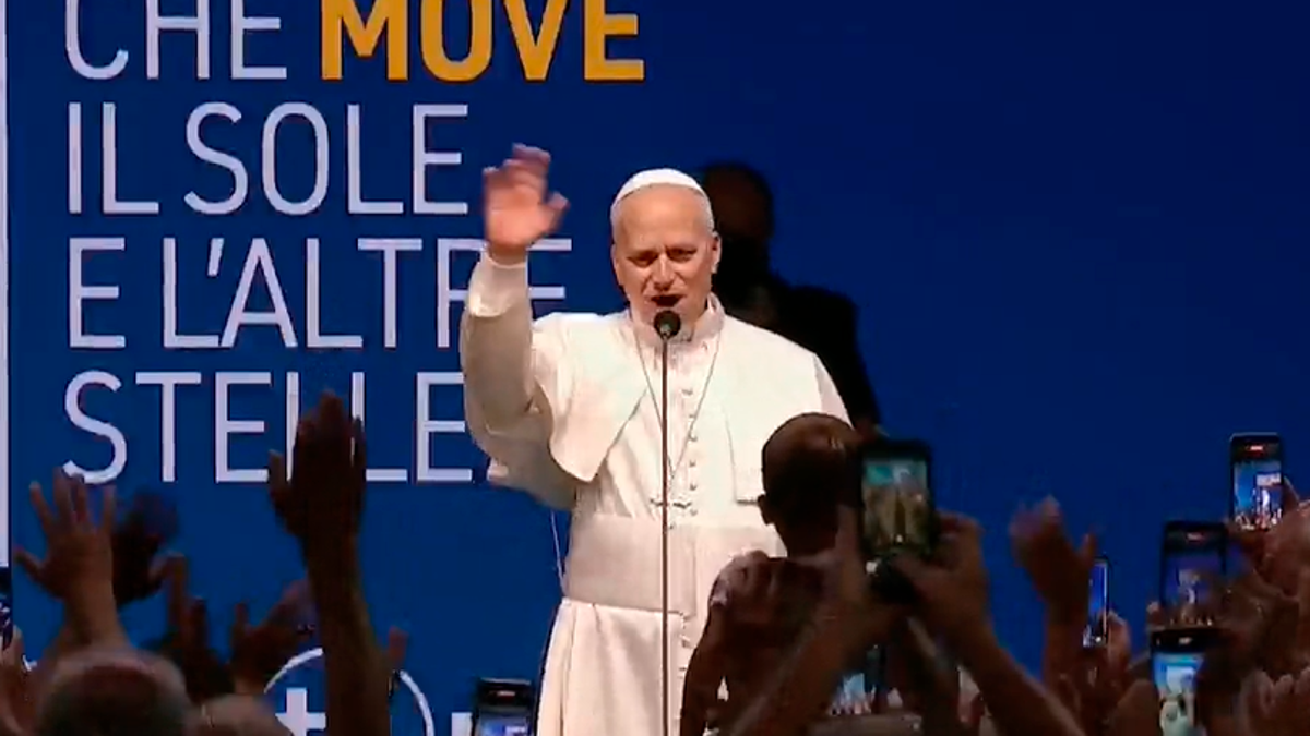 Rimini, “Leone, Leone”: l’arrivo del Papa al Meeting: “Il mondo ha bisogno dei giovani”