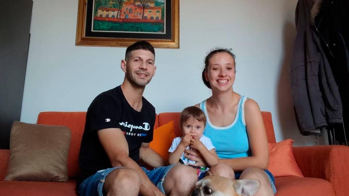 Emanuele e Samantha con Viola e Aaron nell’attuale casa a San Giorgio
