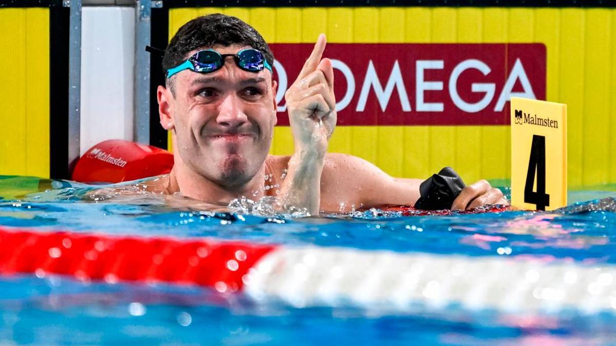 La gioia di Simone Cerasuolo dopo aver realizzato il record italiano dei 50 rana (foto Masini-Staccioli-Scala/DeepBlueMedia.eu)