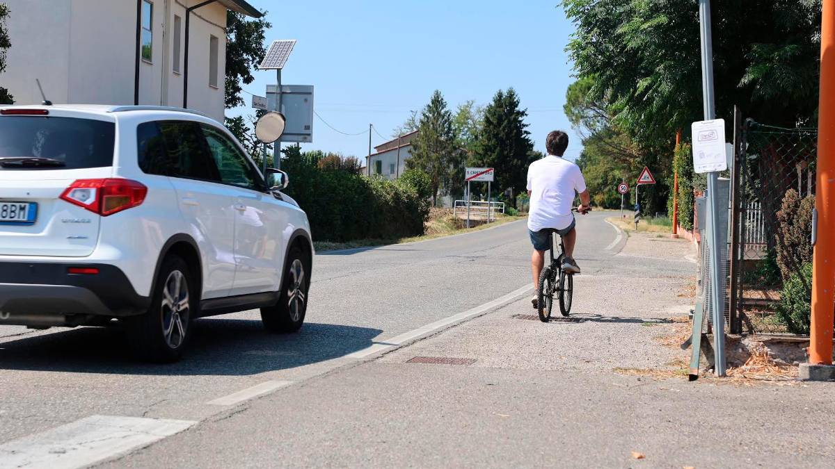 Pedalate pericolose lungo via San Cristoforo