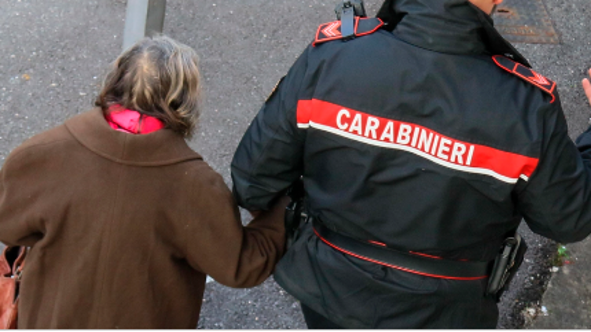 Imola, truffano un’anziana e le portano via le fedi nuziali, poi davanti ai Carabinieri chiedono scusa