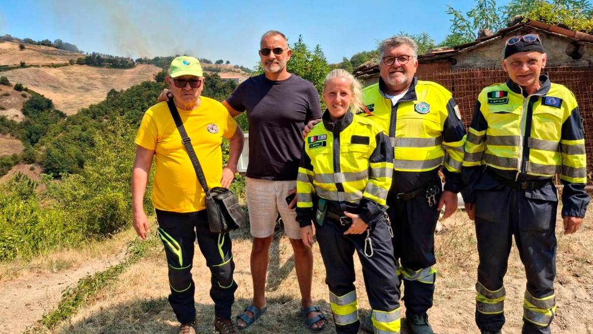 Il sindaco con alcune delle persone impegnate a Montevecchio
