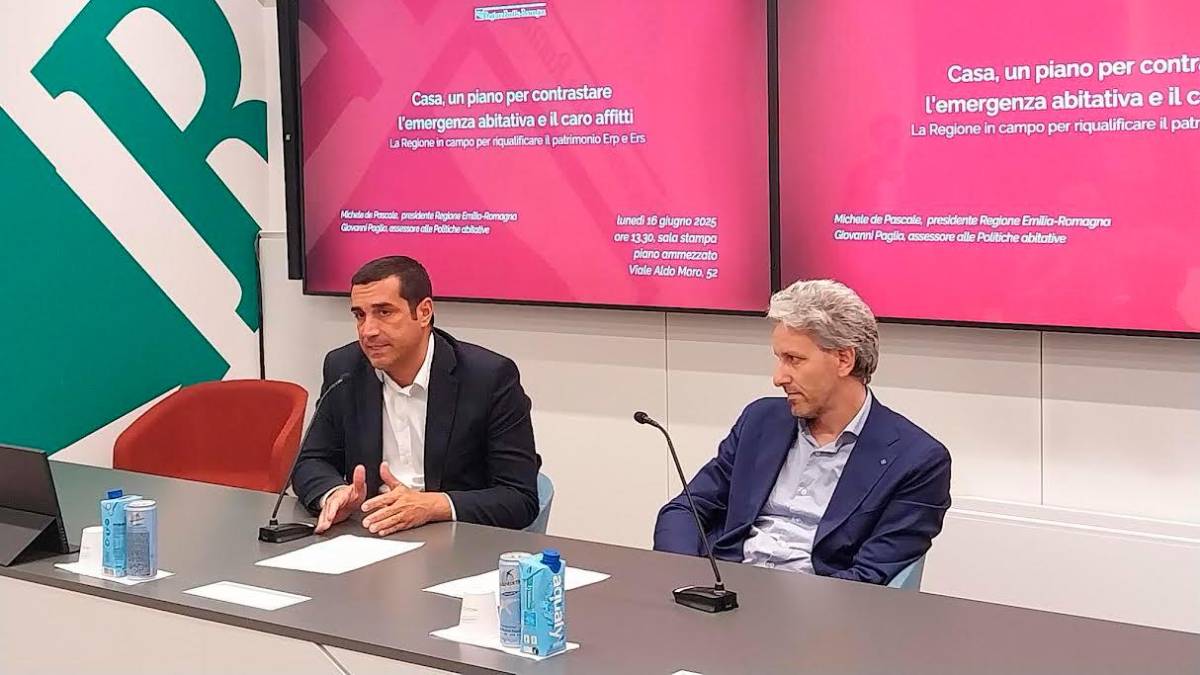 Il presidente della Regione, Michele De Pascale, e l’assessore regionale al Lavoro, Giovanni Paglia