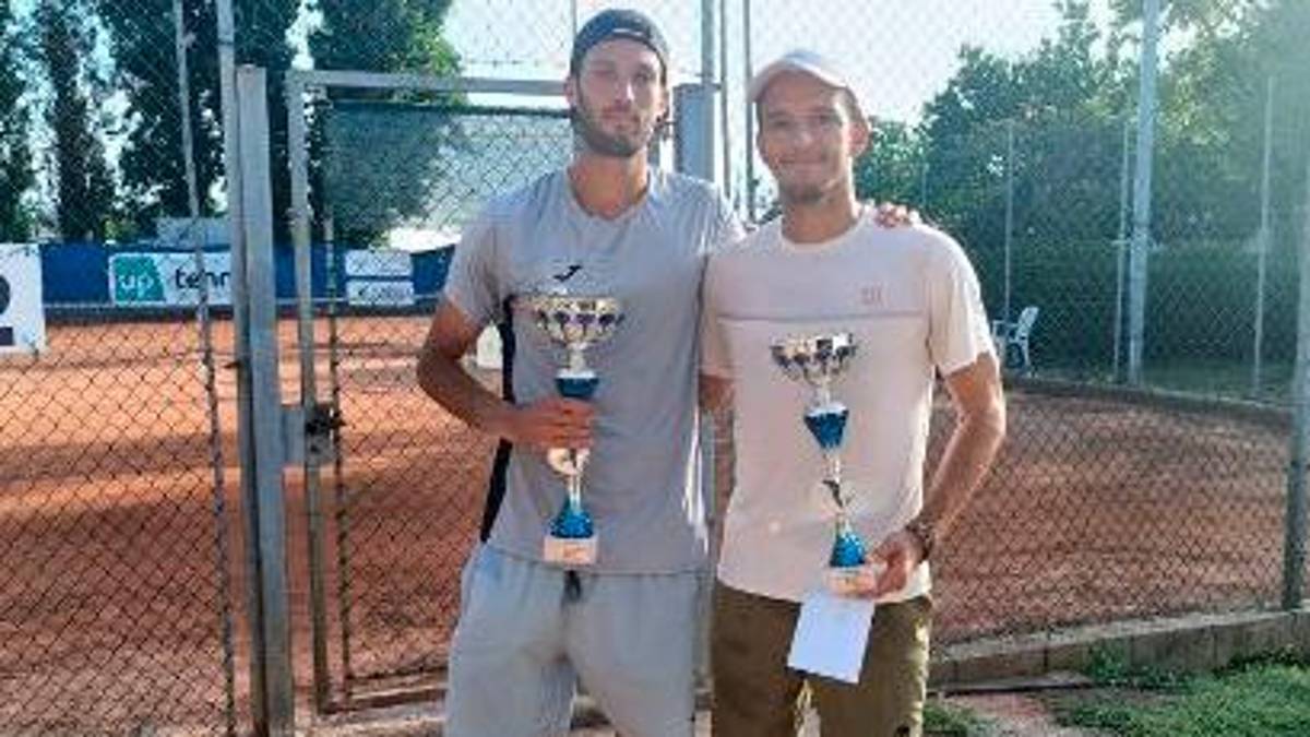 La premiazione di Morolli e Bianchini all’Up Tennis