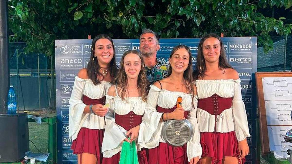 Tennis, che divertimento al Tc Faenza con il “Torneo delle Padelle” / FOTOGALLERY