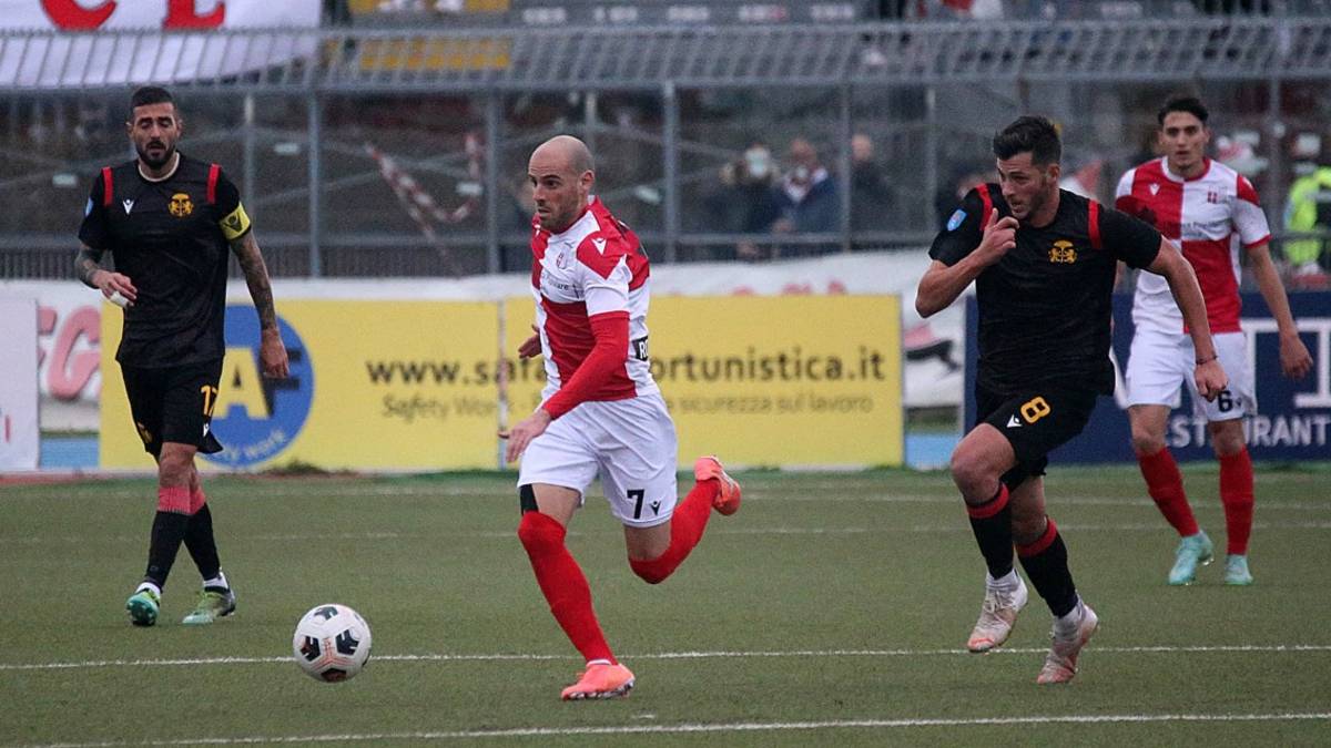 Calcio, la D che si ferma divide i pareri in Romagna