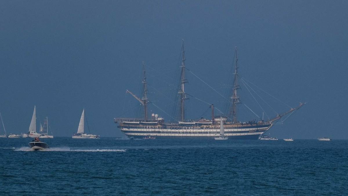 L'abbraccio dell'Amerigo Vespucci a Riccione: Si esce sempre dalla tempesta - Gallery