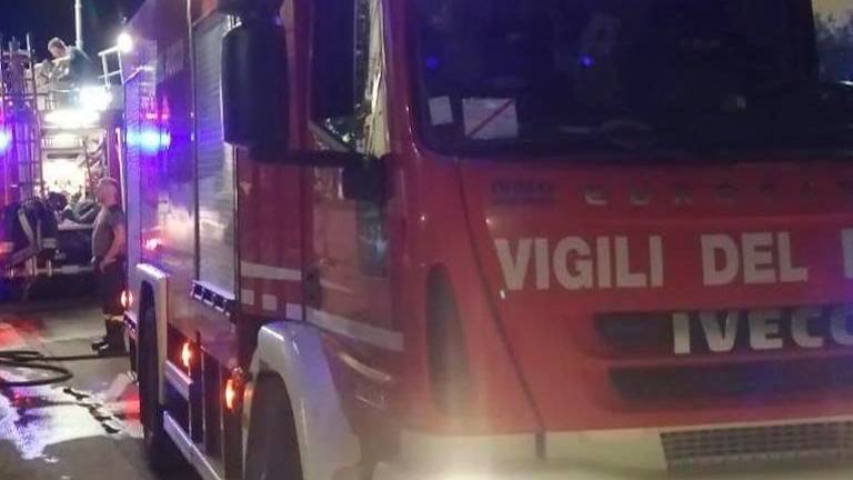 Cesena, incidente nella notte: si ribalta con l’auto nella galleria della Secante, feriti due giovani