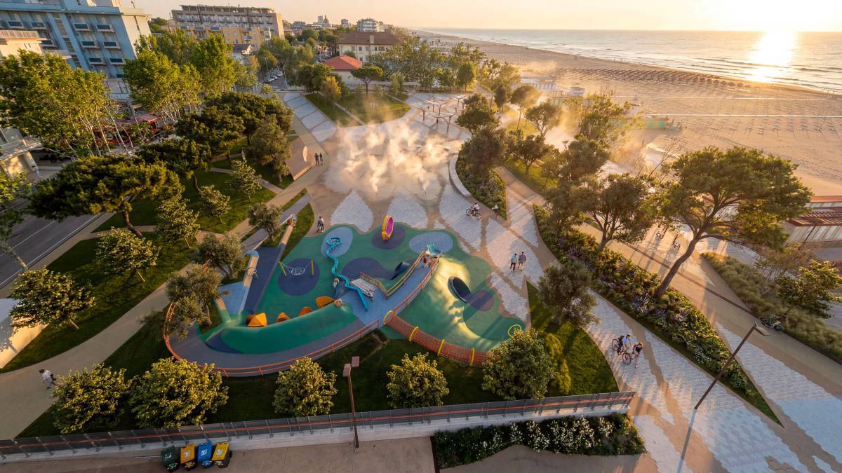 Rimini, addio all’ex Colonia Enel: arrivano palestra all’aperto, giochi ed eventi per la nuova piazza sul mare