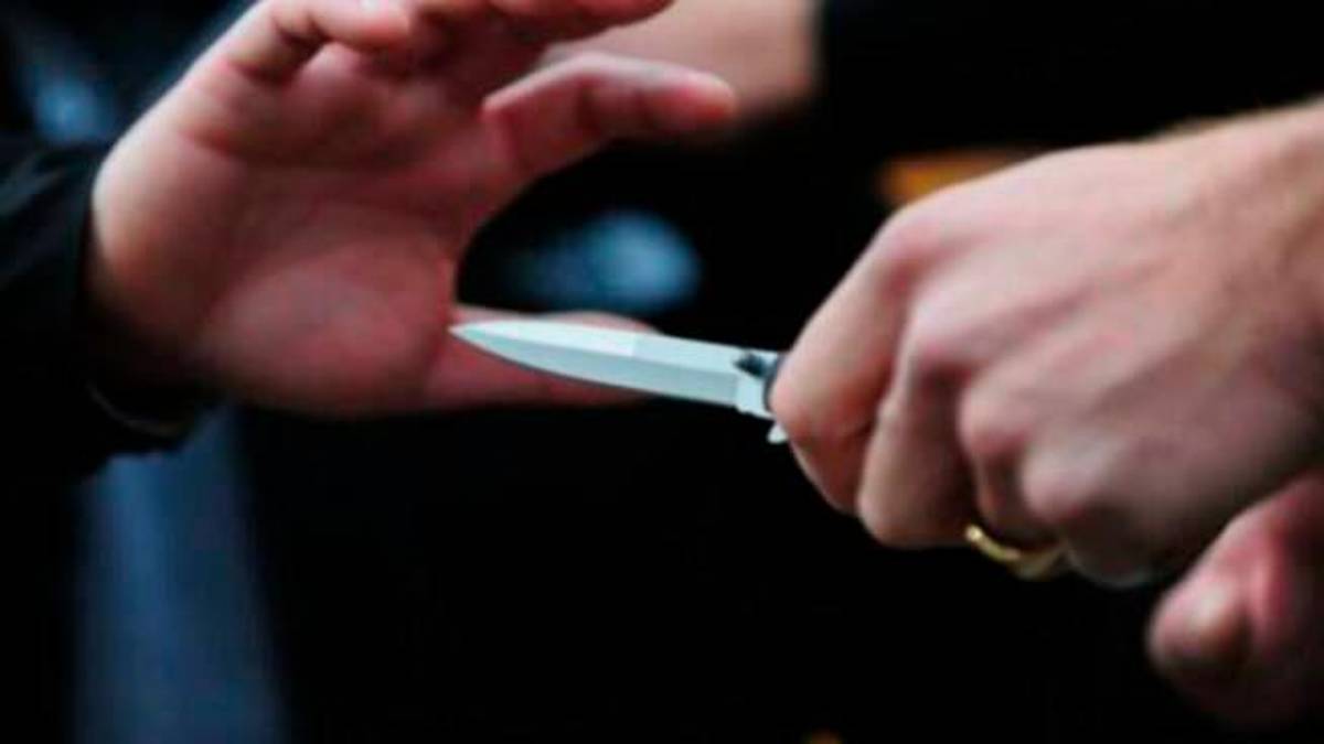 La polizia lo ha intercettato e portato in questura per i rilievi di rito