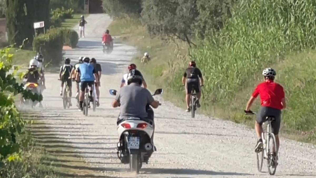 Tour ad Calseis: a Cesena la passione della bici sono diventate 6 tappe di goliardica corsa tra amici