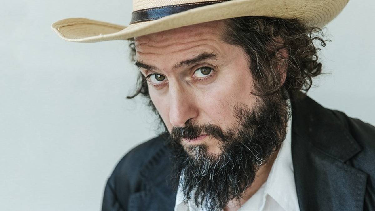 Vinicio Capossela dal vivo l'11 aprile al teatro Duse di Bologna