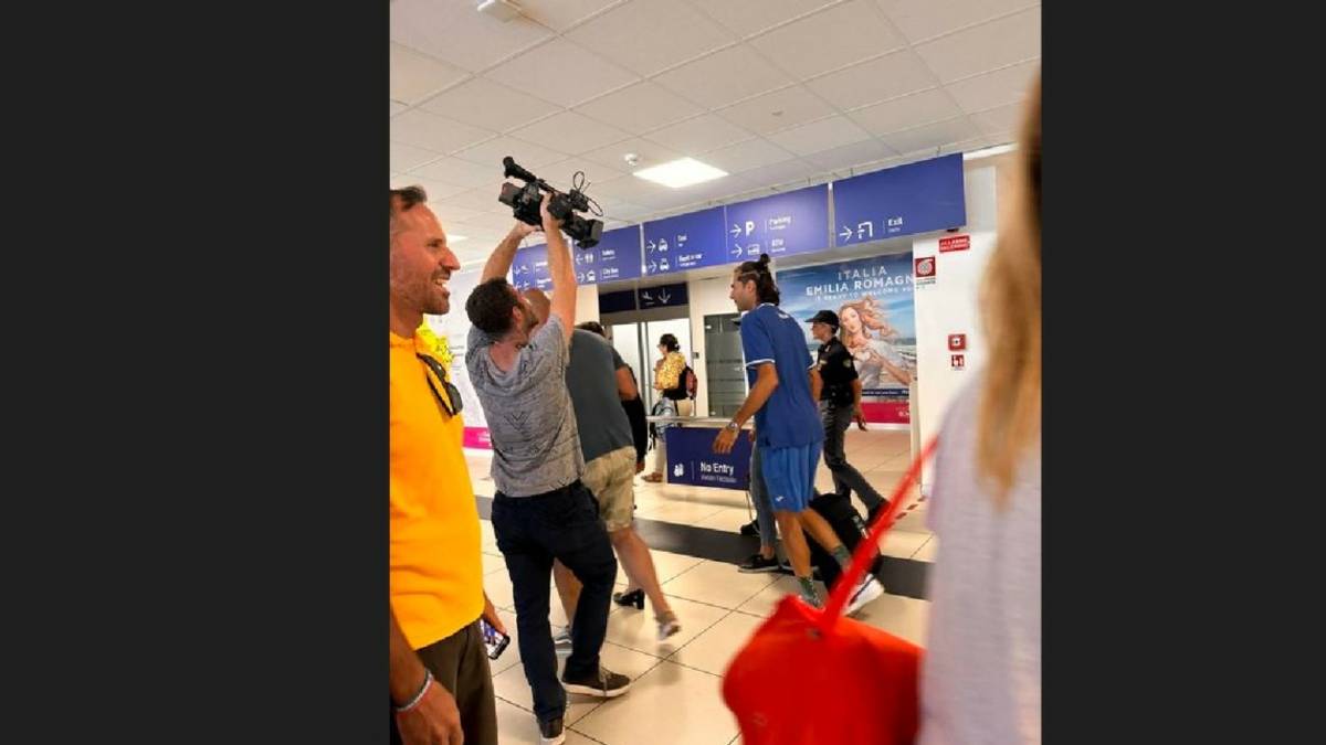 Ma quello è Tamberi: il campione di salto in alto all'aeroporto di Rimini