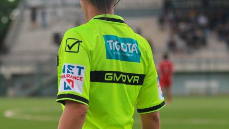 “Caro Luca, grazie per i valori che trasmetti in campo”: la solidarietà dei Comuni di Forlì e Forlimpopoli al giovane arbitro aggredito