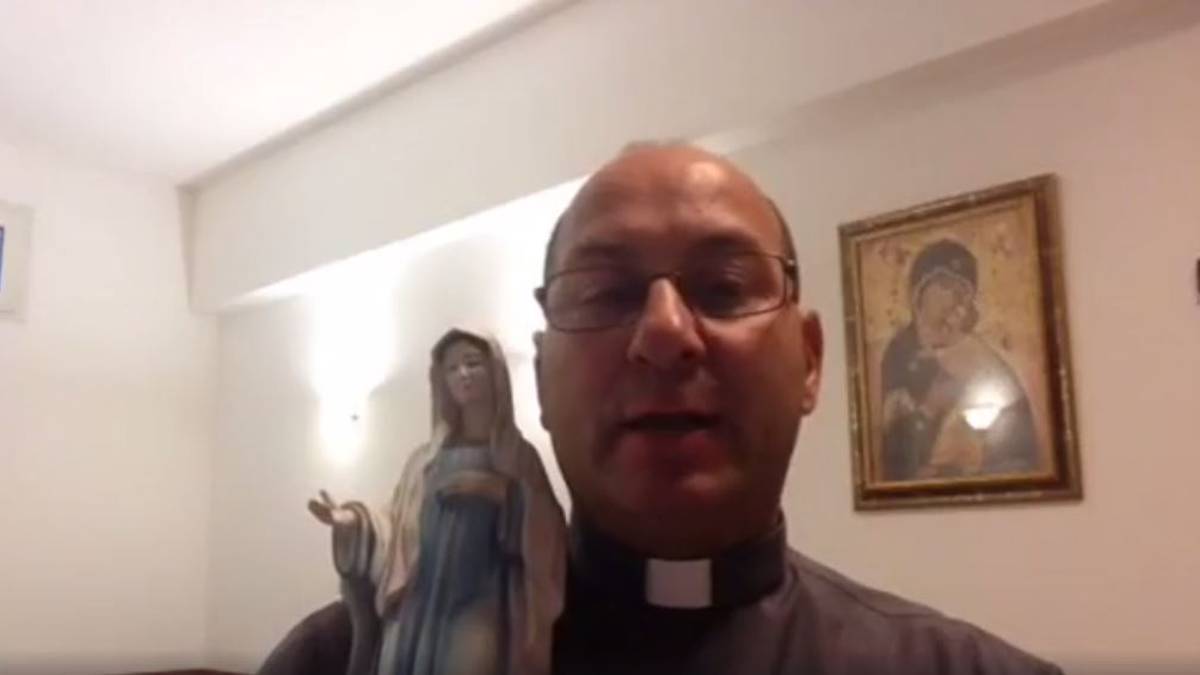 Gatteo Mare, prima ruba in chiesa poi fa i suoi bisogni sulla porta: sos del parroco