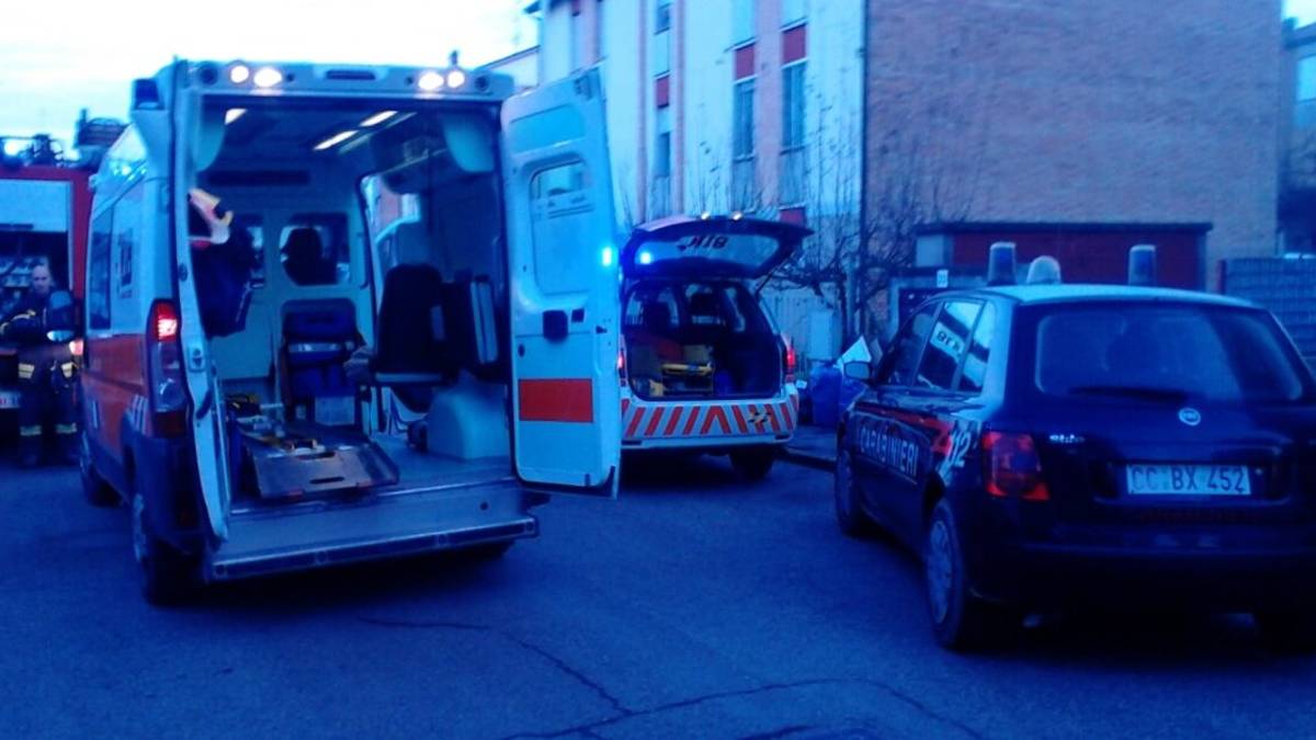 Cesena, salvata dal suicidio sul tetto di una scuola Media