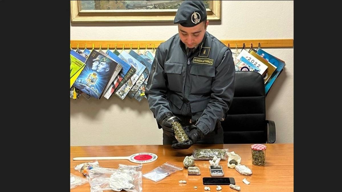 Cervia, arrestato spacciatore di 19 anni: tra i clienti abituali anche 9 minorenni
