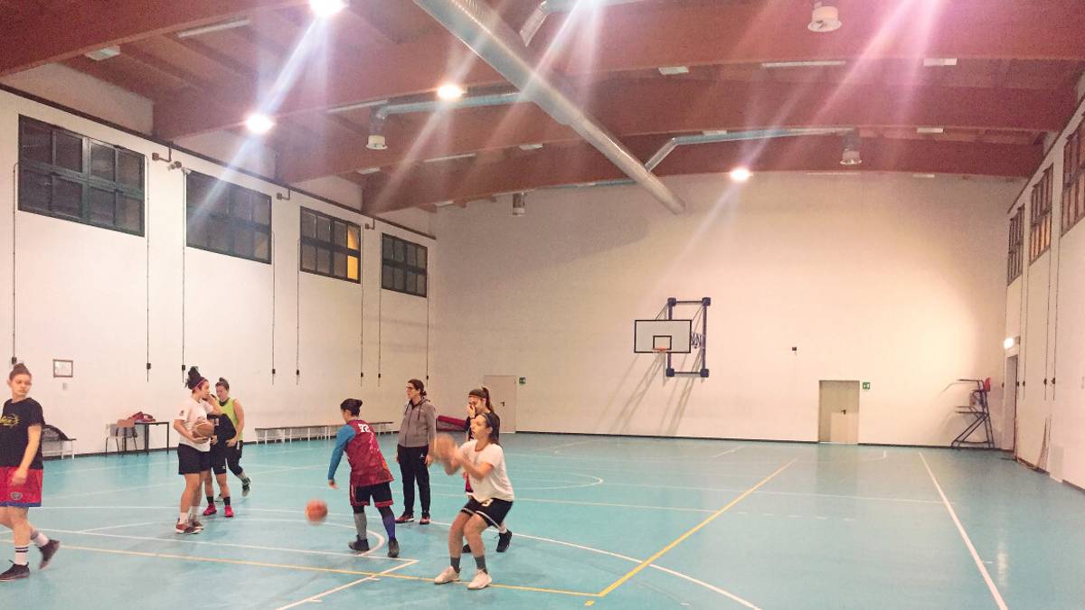 Cesena, la palestra è senza luci