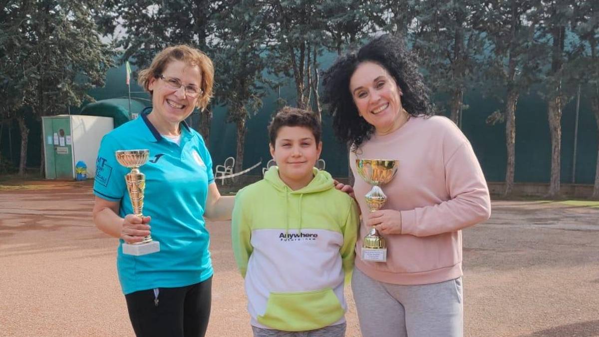 Tennis, Vitali e Crescentini trionfano a Igea Marina
