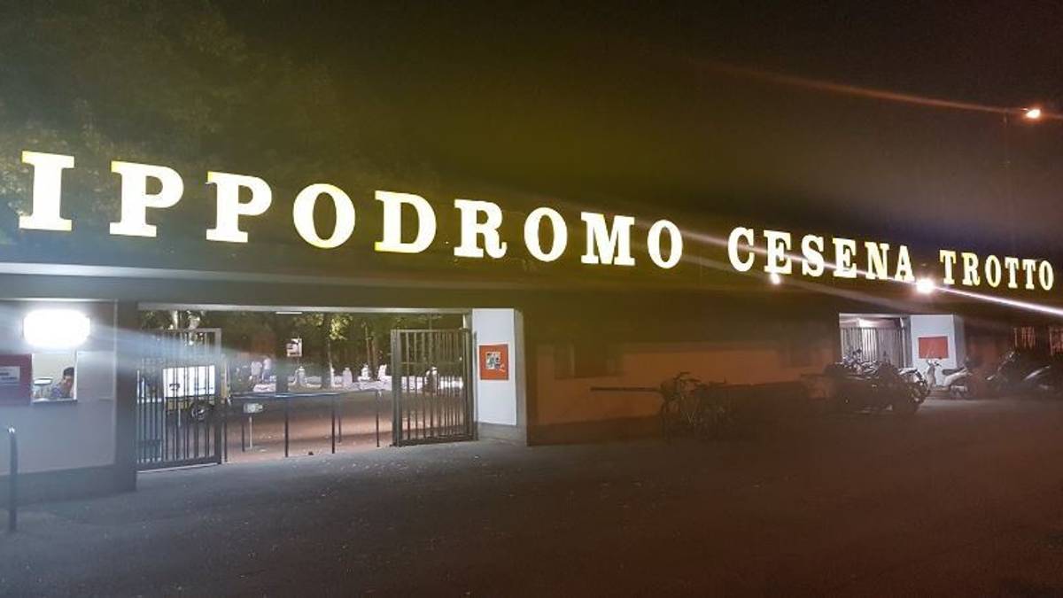 Cesena: incidente nella prima corsa, ferito un driver