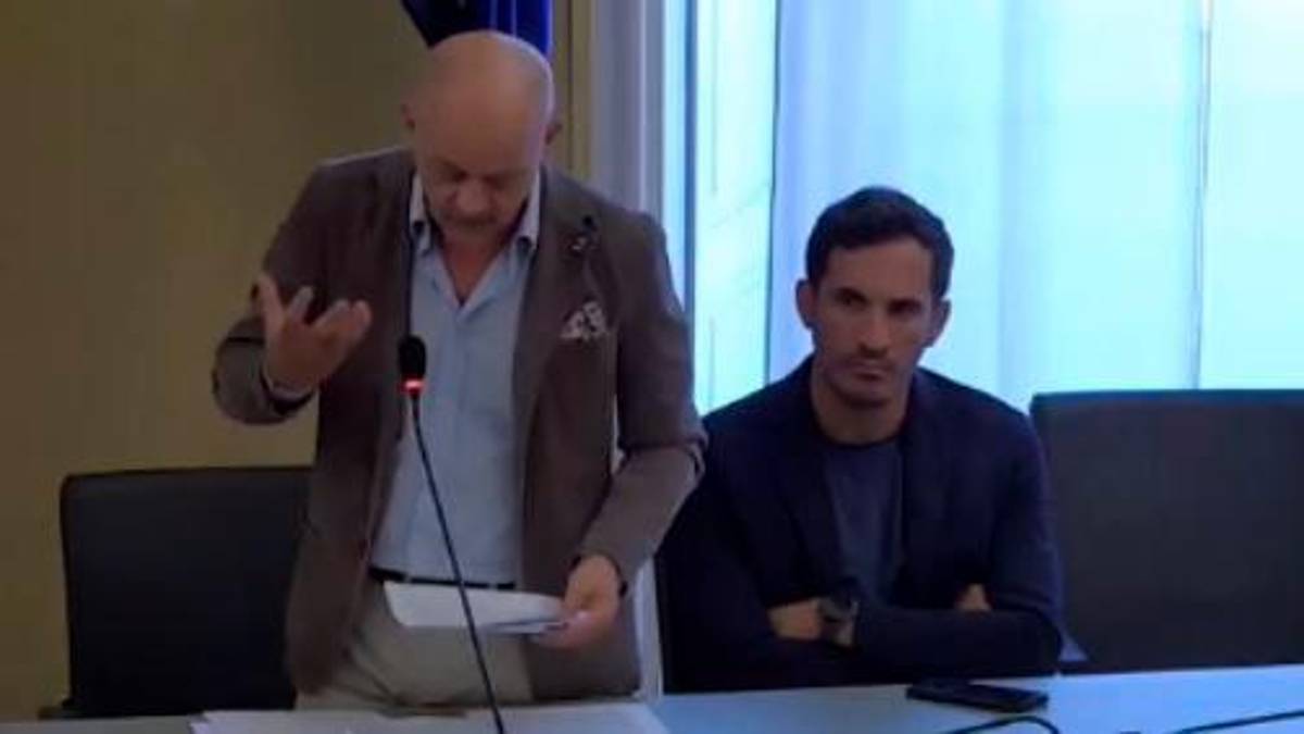 L’intervento in Consiglio dell’assessore Ferrini col sindaco Lattuca accanto